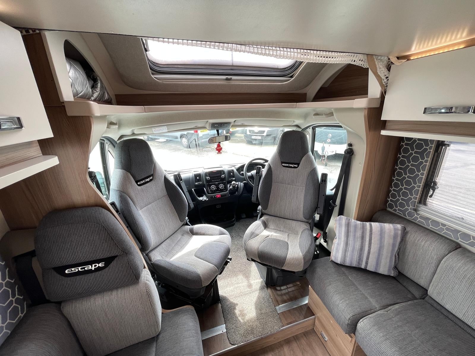 Swift Escape 695 - Image 10
