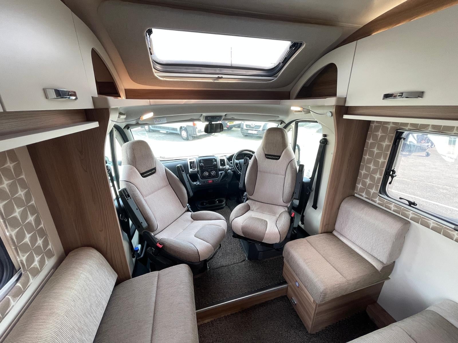 Swift Champagne 674 - Image 11
