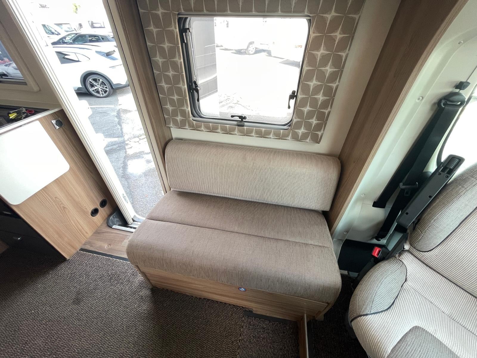 Swift Champagne 674 - Image 13